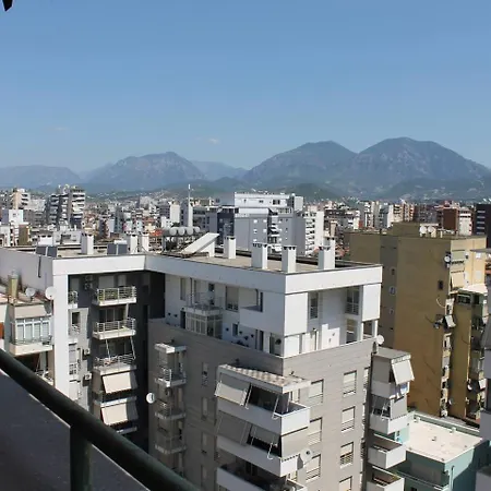 Cosy Rooftop At Pazari I Ri 地拉那